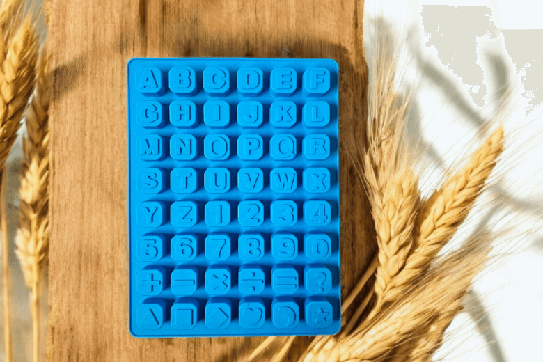 Ecrivez ou calculez avec ce moule de chiffres et de lettres en silicone