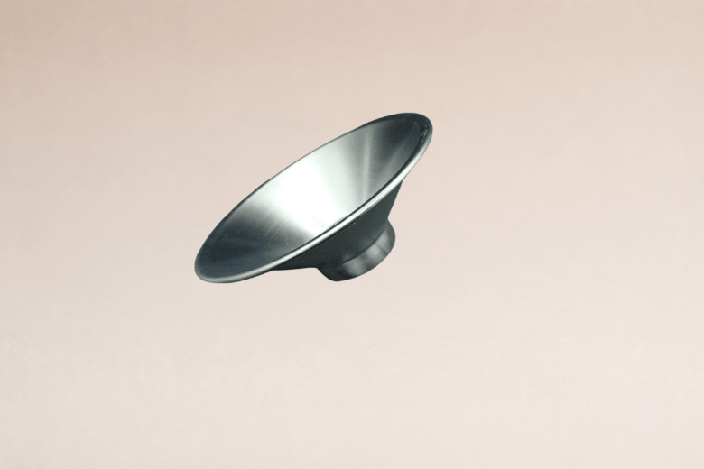 Vente d'accessoires entonnoir aluminium T1 pour la création de bougies moulées coulées.