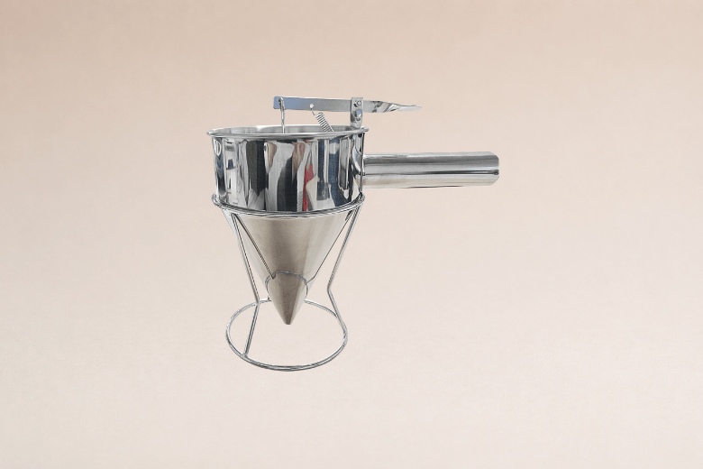 Entonnoir à piston pour la fabrication de fondants parfumés et colorés