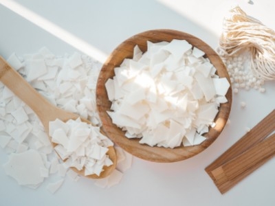 Quelle cire choisir pour vos bougies ? Comparatif complet